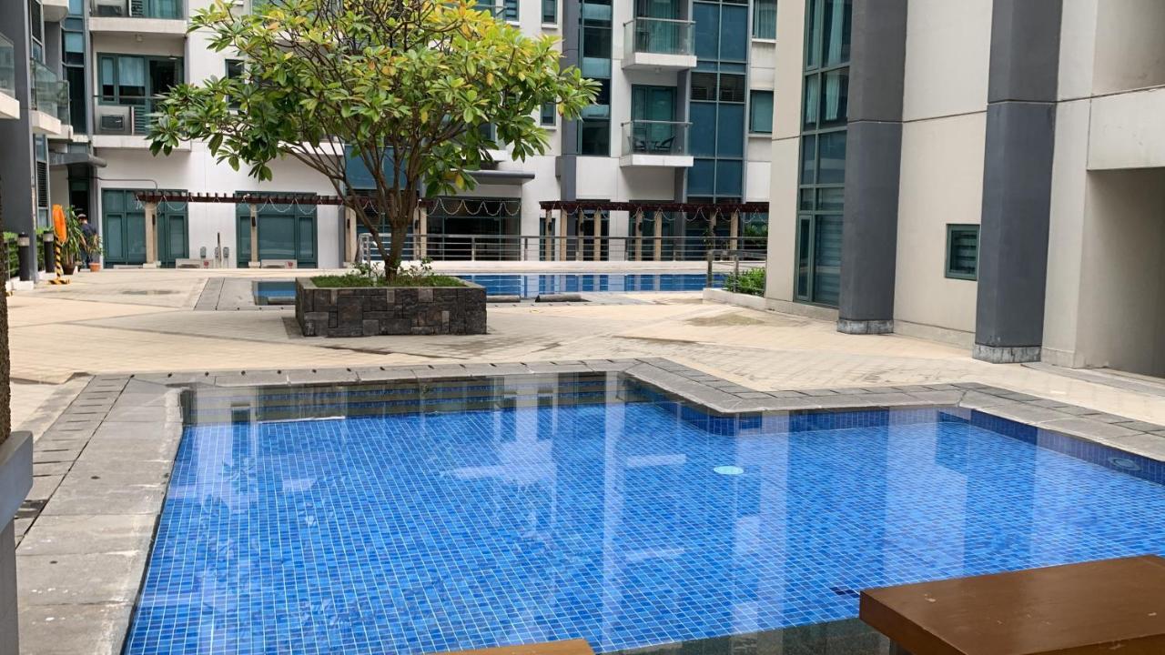 One Palm Tree Villas Condominium - Studio Room With Balcony - Across Terminal 3 马尼拉 外观 照片